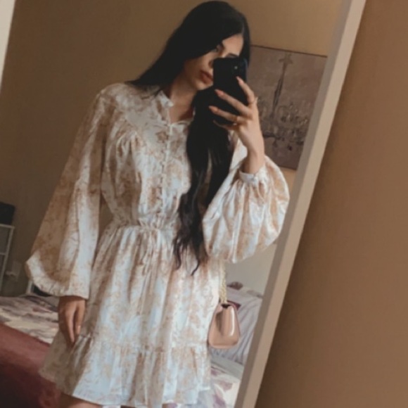 White button front long sleeve printed dress - Picture 4 of 8